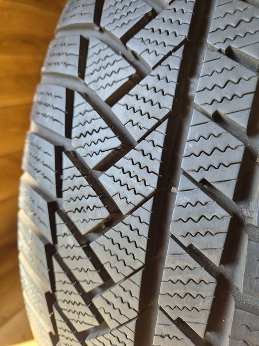 215/65/17 Continental para zima 7,5mm 2021r
