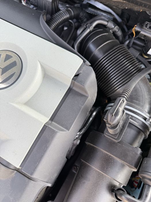 Кришка, кожух двигуна vw golf vag group 2.0 tdi CBDB