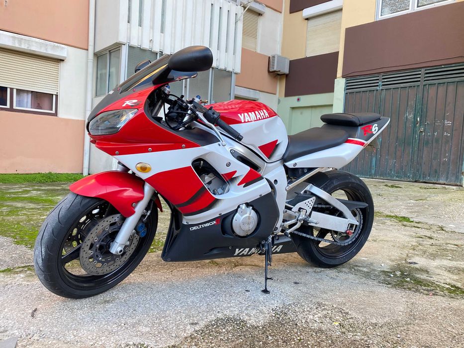 Yamaha YZF R6 (RJ03) de maio 2000