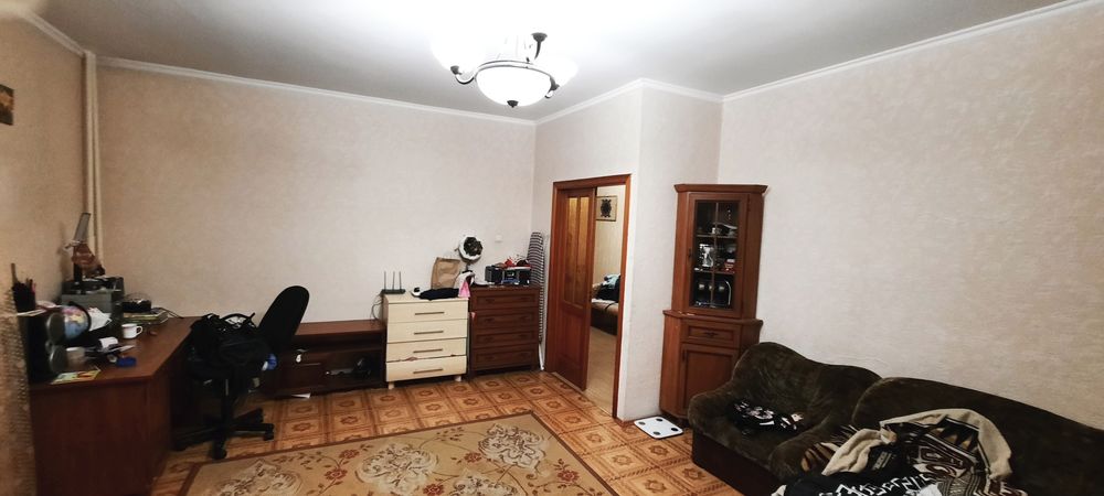 Продам 2к. на Робочій . Площа 82 м. , кухня 11,8 м.  Торг.  NS