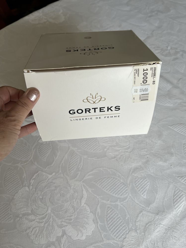 Biustonosz 100D firmy GORTEKS