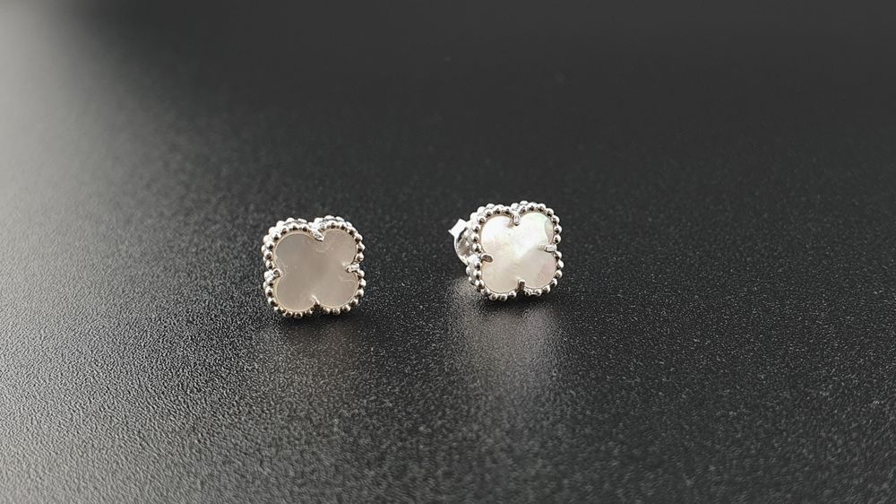 Kolczyki srebrne pr.925 białe koniczynki wkrętki