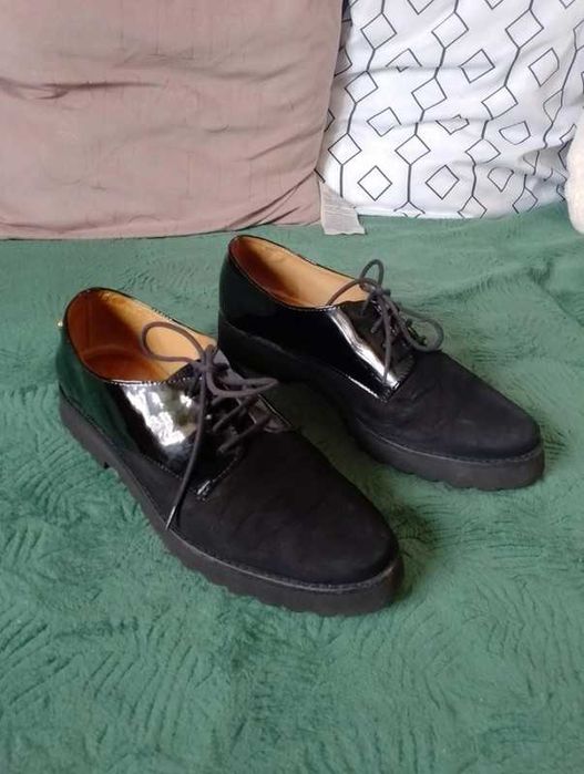 Mokasyny lakierki skóra naturalna zamsz czarne eleganckie Kazar