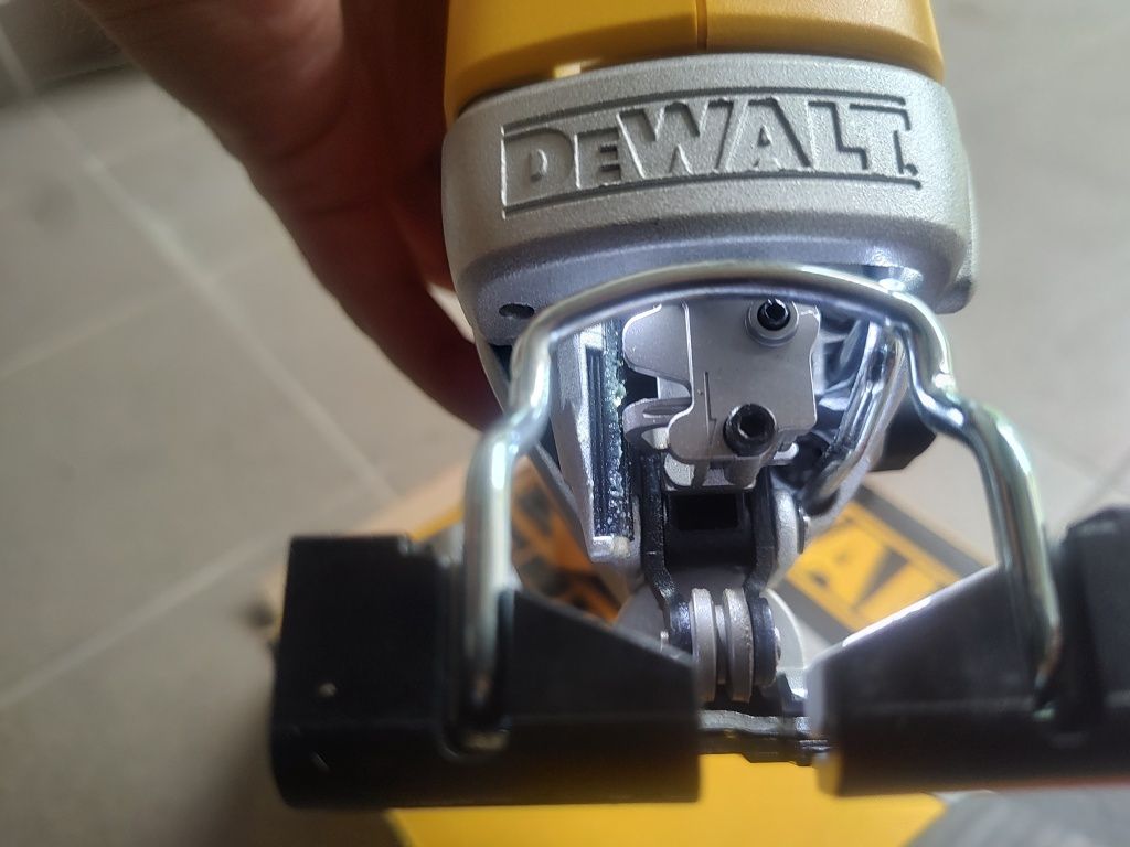 DeWALT DCS334N wyrzynarka akumulatorowa 18 V + Aku 2.0