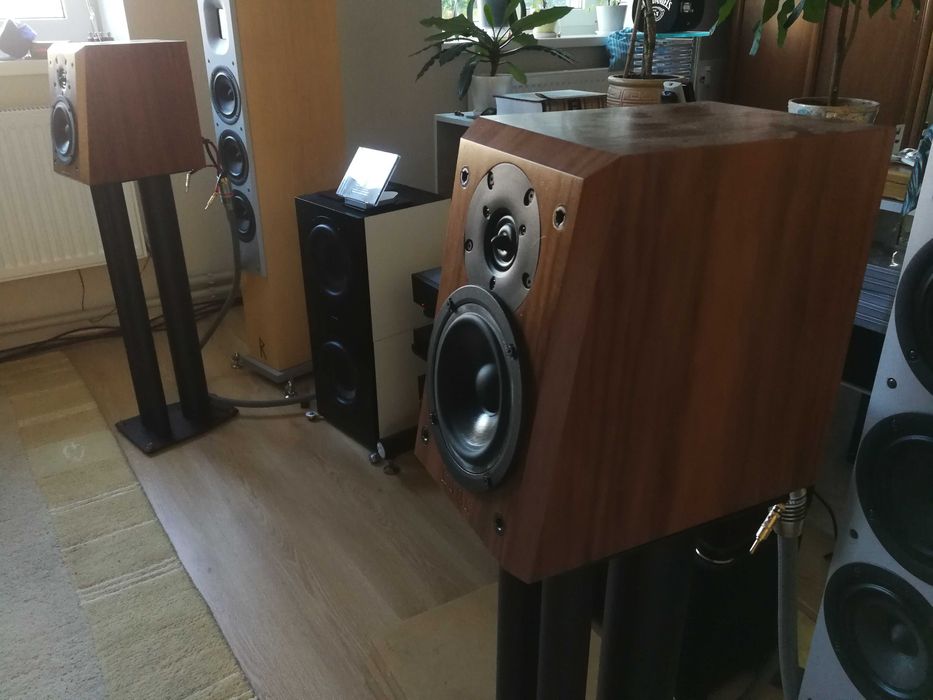 Акустика Xavian 125 evoluzione.+ стойки