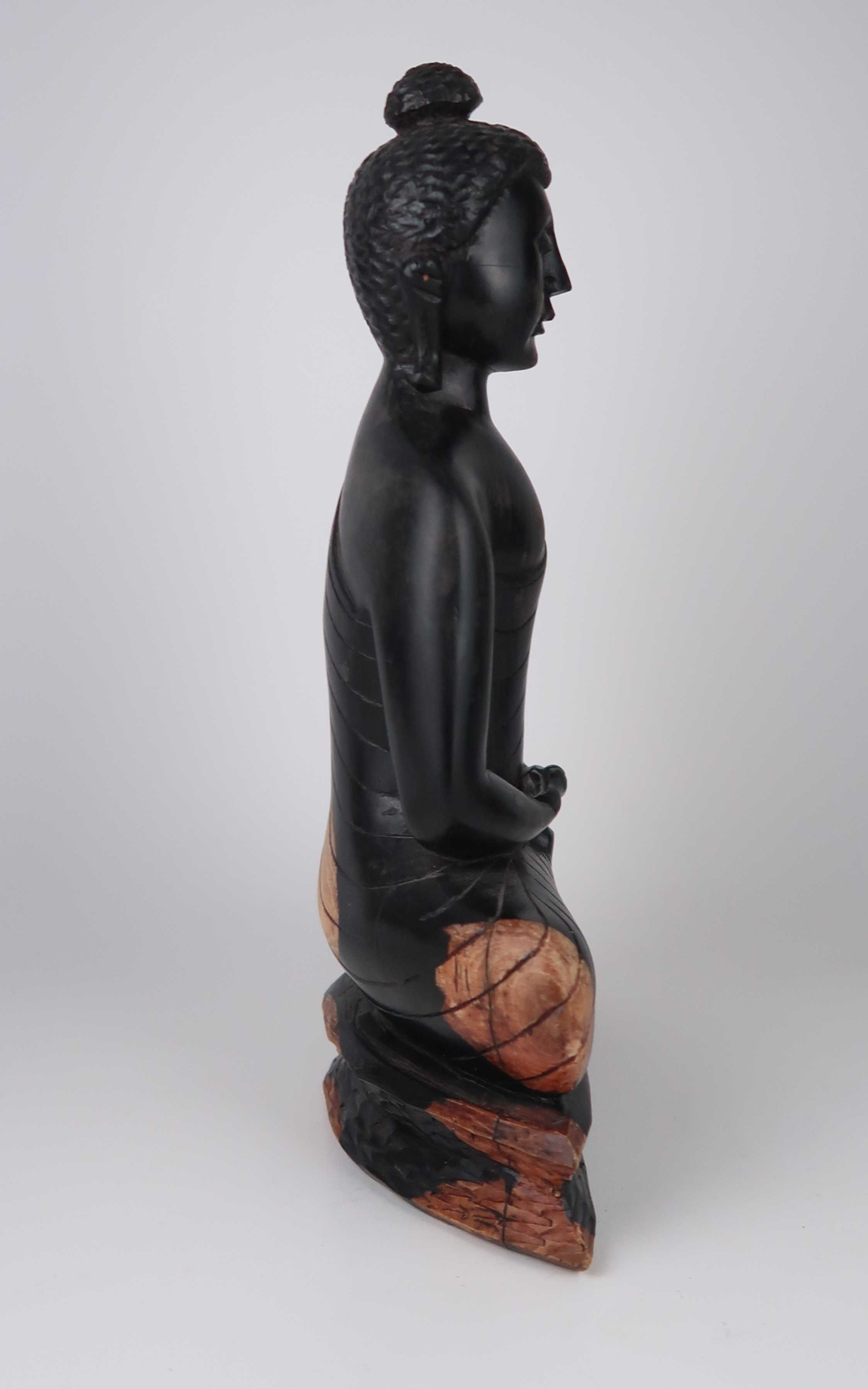 Escultura de Buda Sentado em madeira