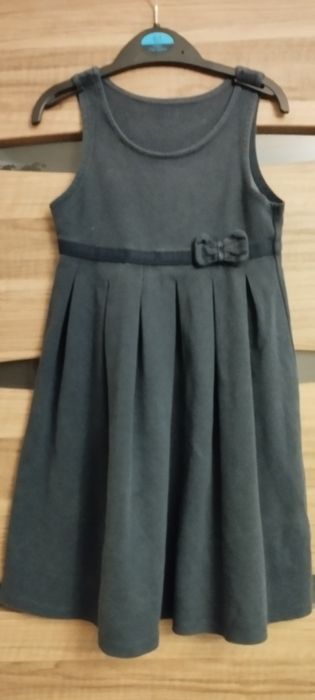 Sukienka galowa firmy Marks and Spencer na 6-7 lat 122 cm.