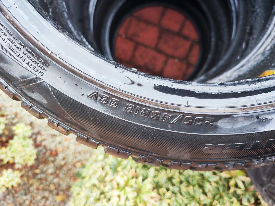 Opony zimowe Falken 235/45R18