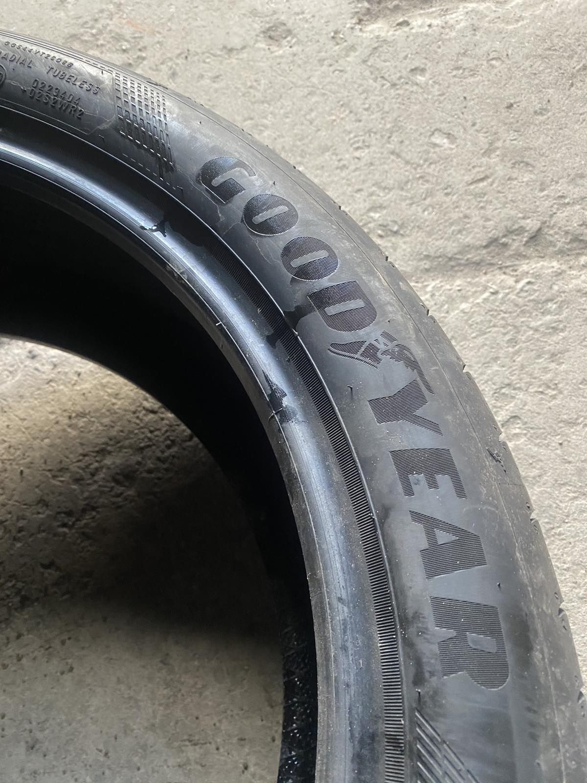 255.40.20 GoodYear 2шт лето БУ склад шины резина из Европы 40 R20