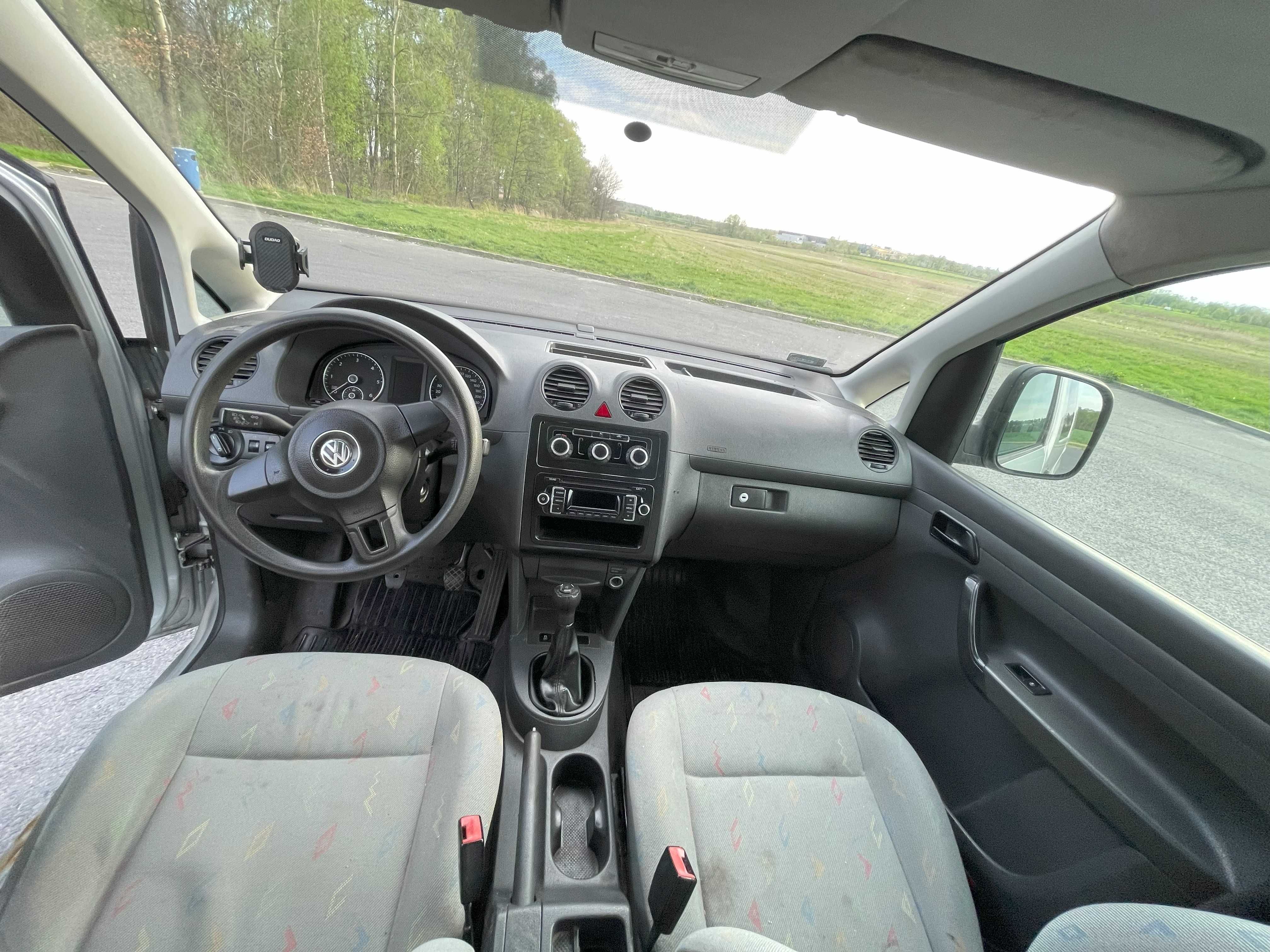 VW Caddy 1.6 TDI hak klimatyzacja + opony zimowe (roboczy dostawczy)