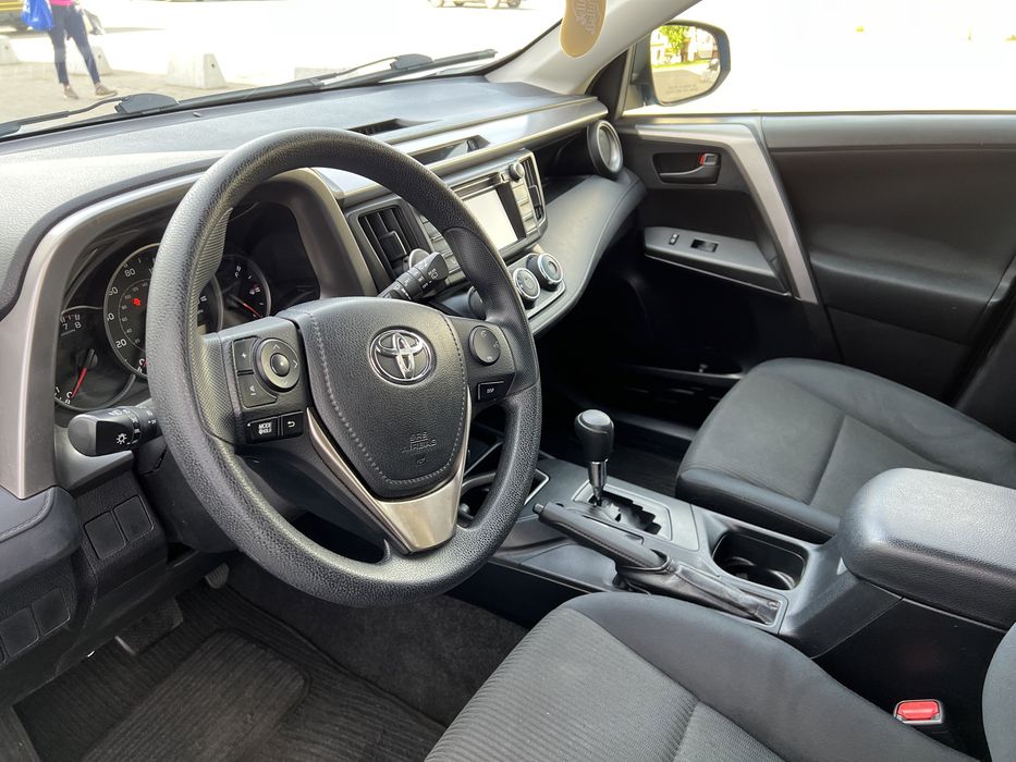 Toyota RAW4 LE 2016 / Тойота раф4