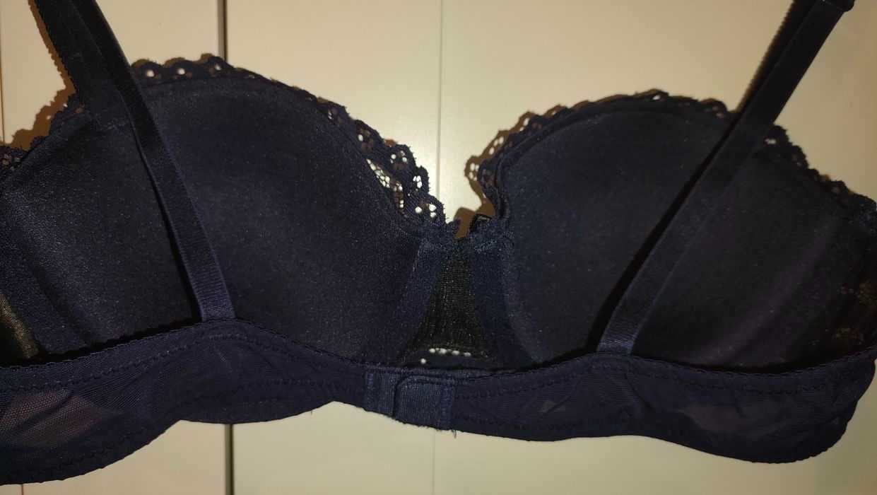 Subtelny, uroczy biustonosz H&M 80 A