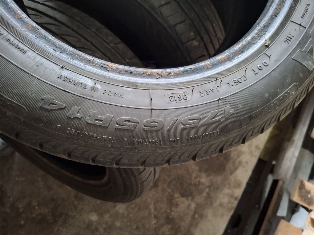Dwa komplety opon letnie i zimowe 165.65.R14   plus 4 felgi stalowe.
