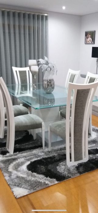 Mesa e 6 cadeiras