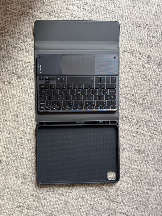 Capa com teclado ipad pro 11” e Air 4,5 e 6