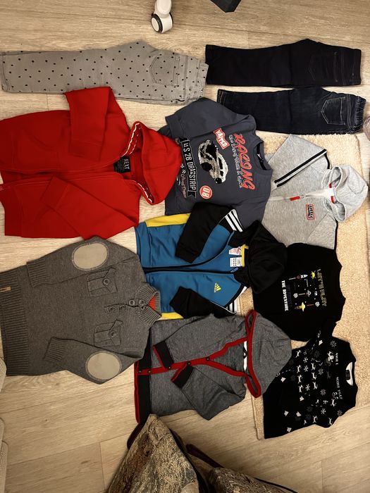 Одяг для хлопчика  на 3-4 та 4-5 років. Кофти, джинси