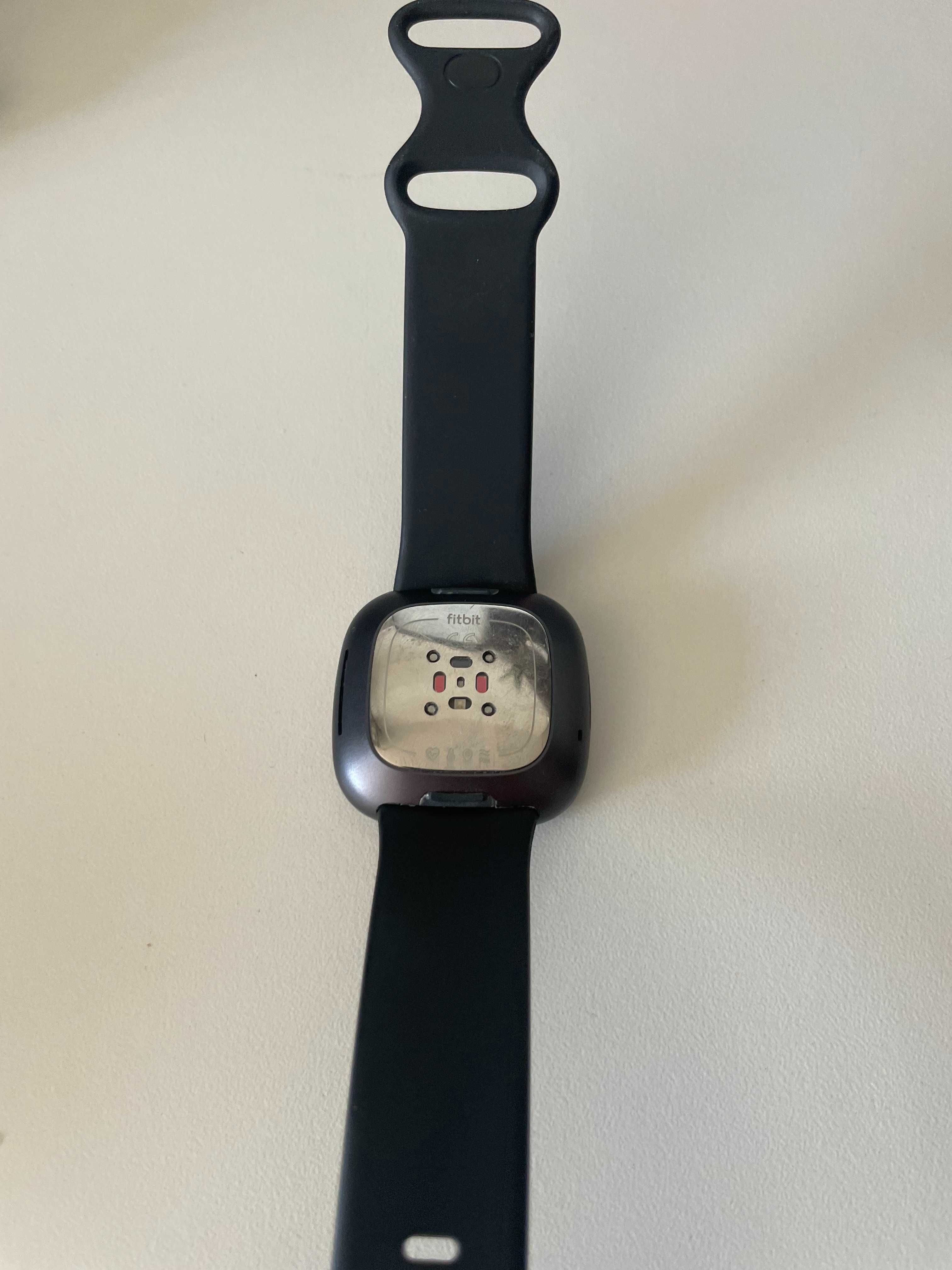Smartwatch Fitbit Sense + 3 nowe paski