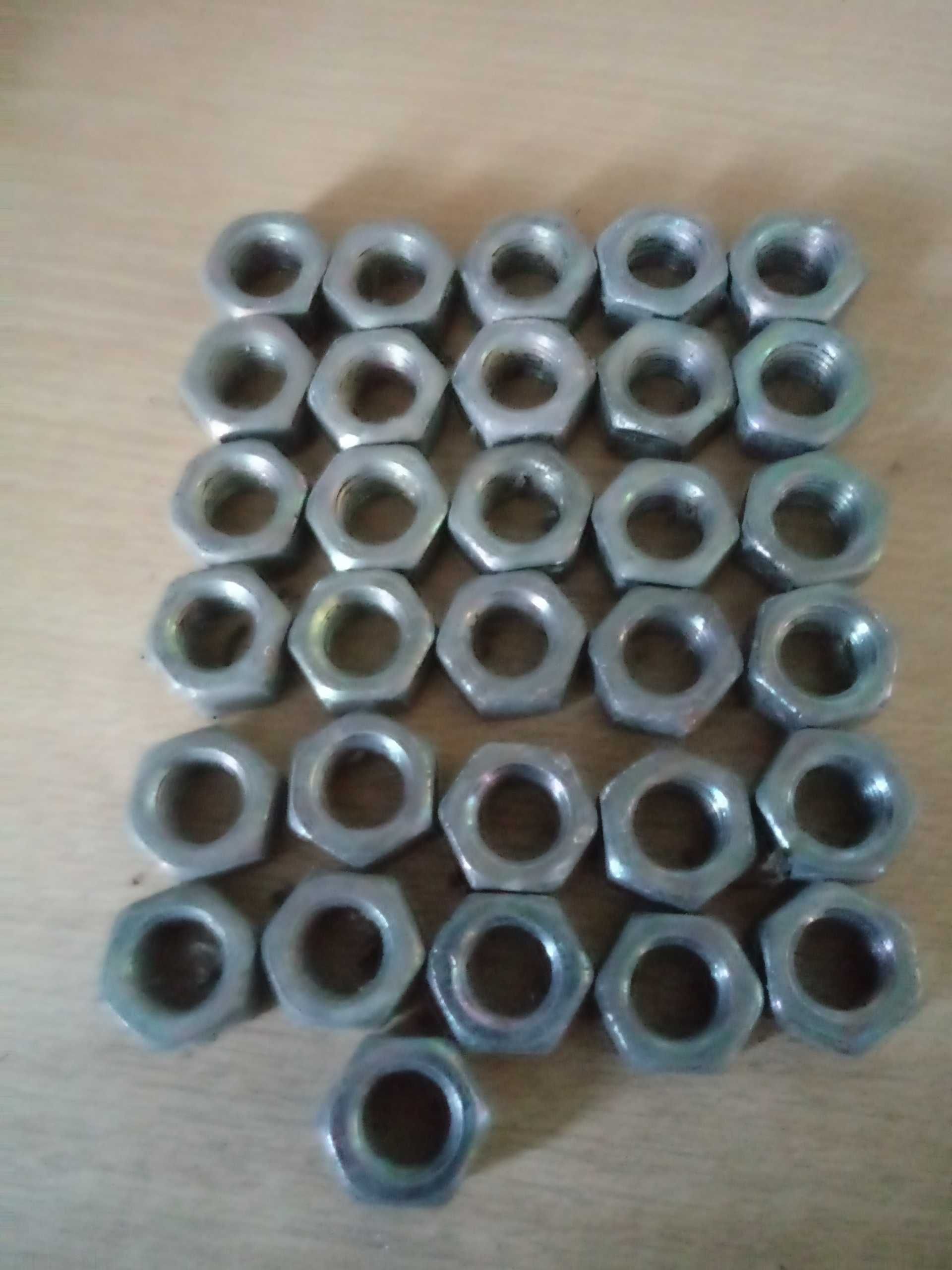 Nakrętka M16  nieużywane