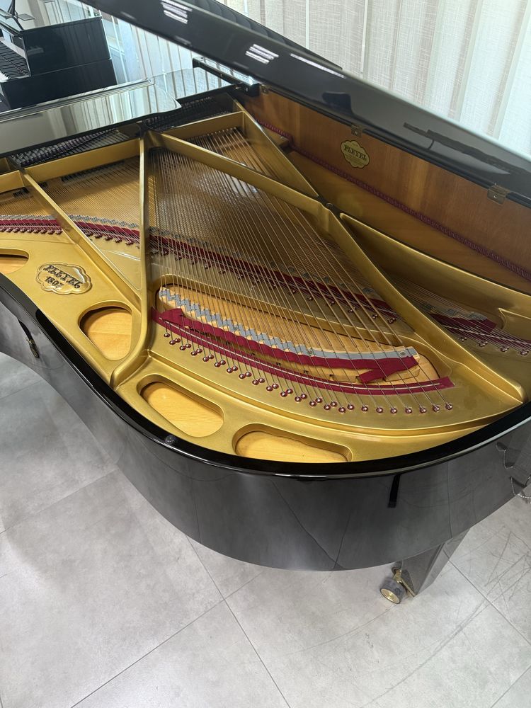 Fortepian półkoncertowy PLEYEL 210cm idealny