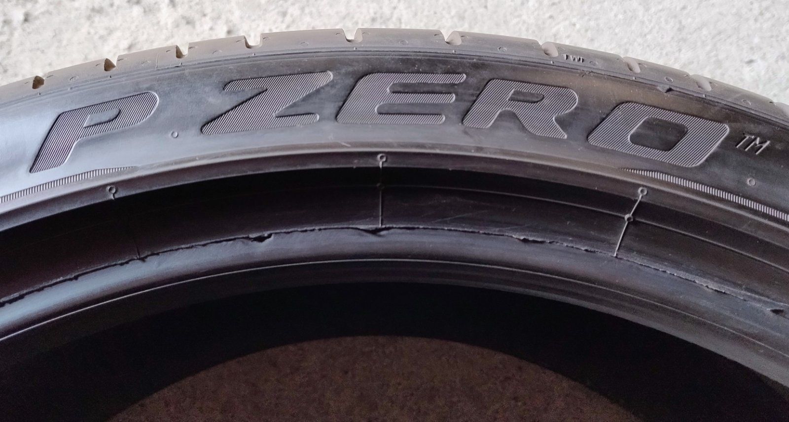 Шини б в літні R21 255/40 Pirelli PZero