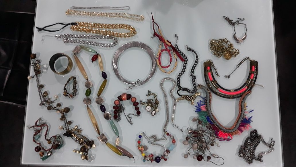 Lote de colares e pulseiras