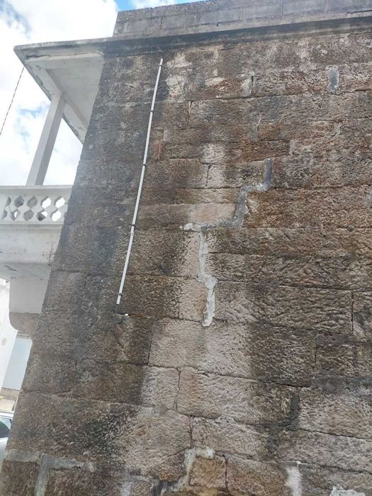 Moradia t4 ,recuperar-melgaço-garagem