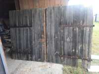 stare drzwi garażowe drewniane