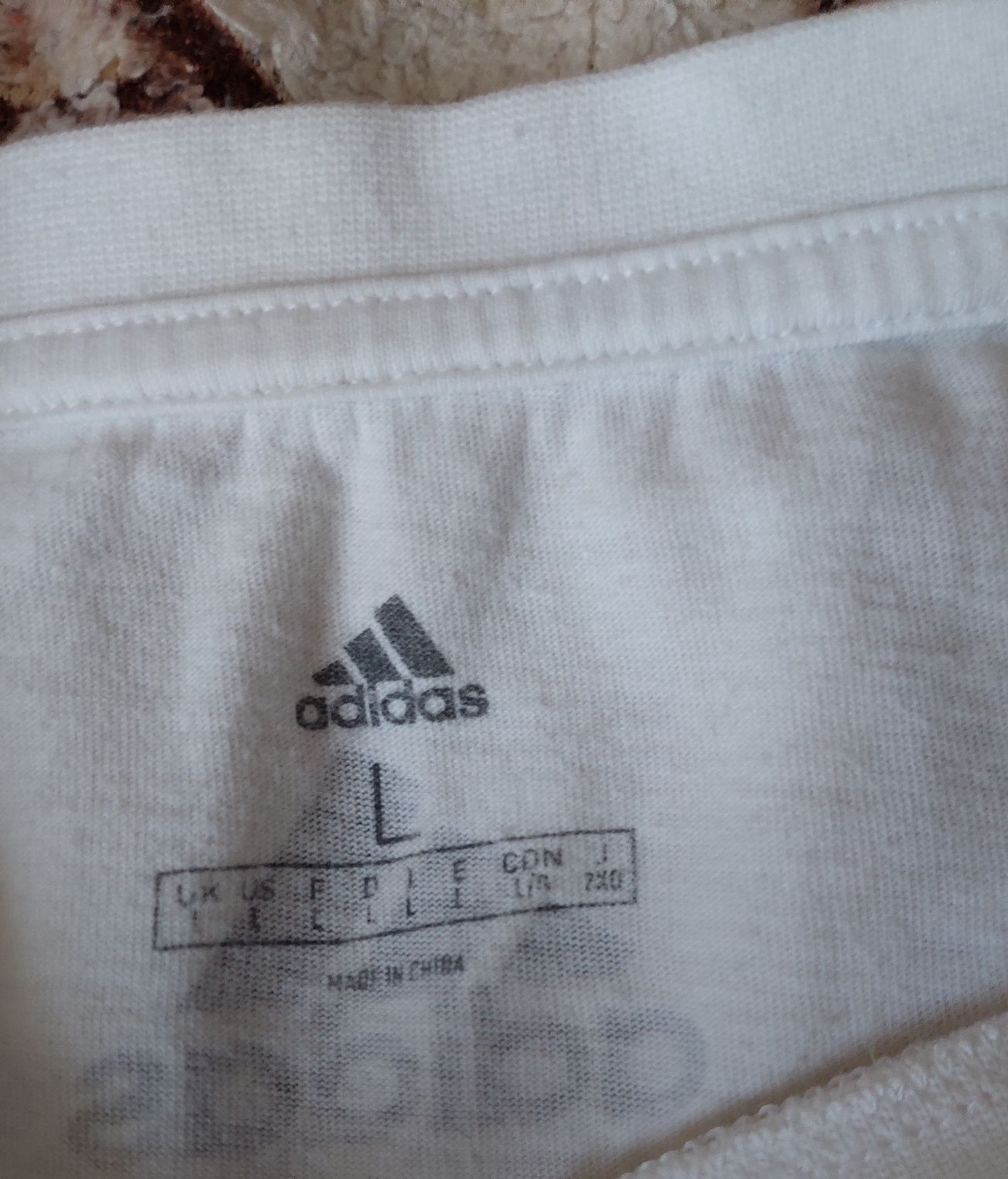 Біла футболка Adidas