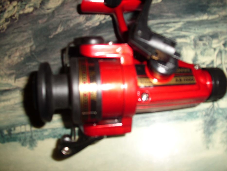 vendo 8 carretos de pesca novos em caixa por 20 euros cada