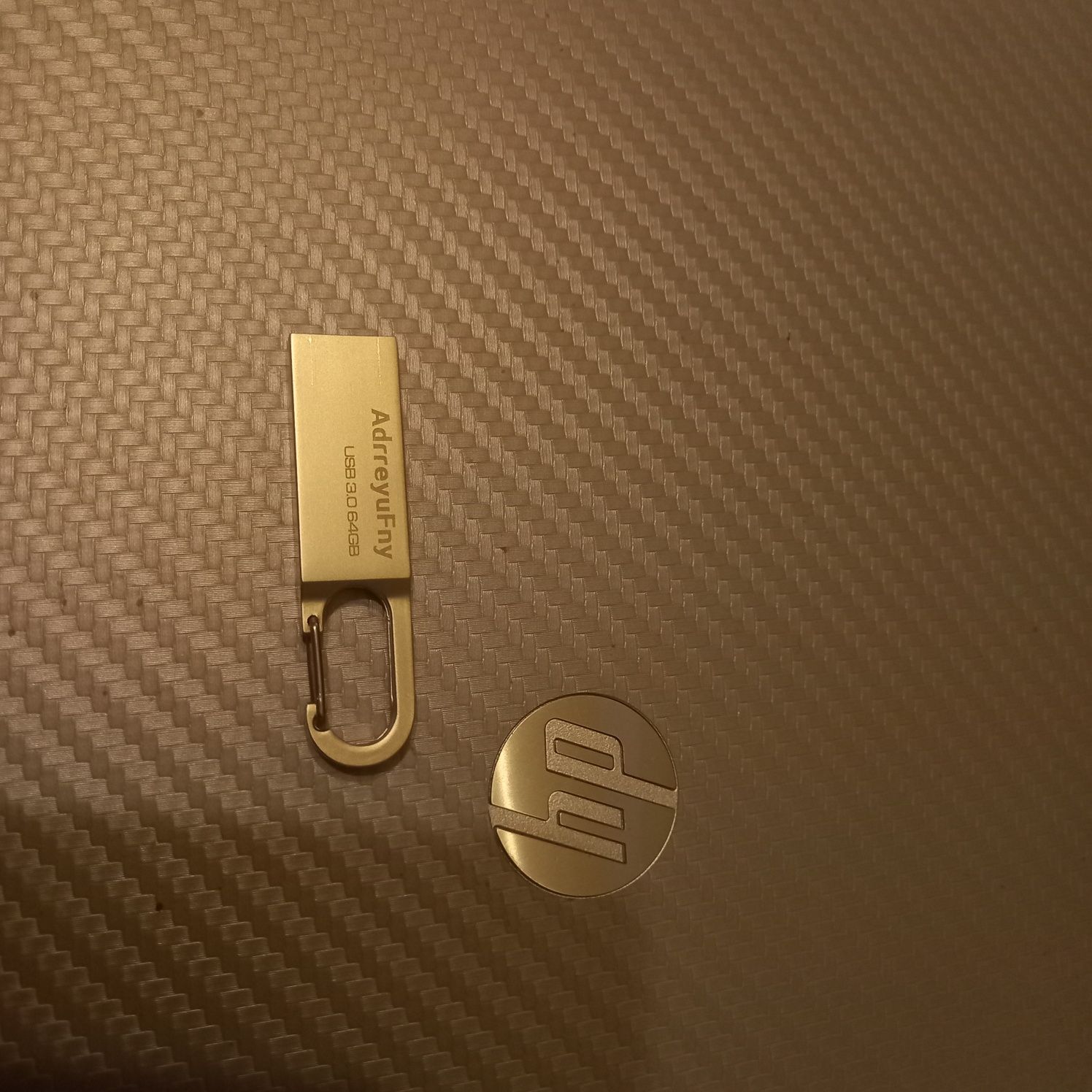 Pen USB de 64 GB - Nova, nunca utilizada