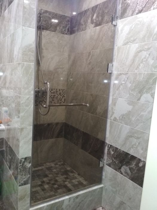 Душові кабіни, двері в душ, шторки на ванну. Перегородки для душу.