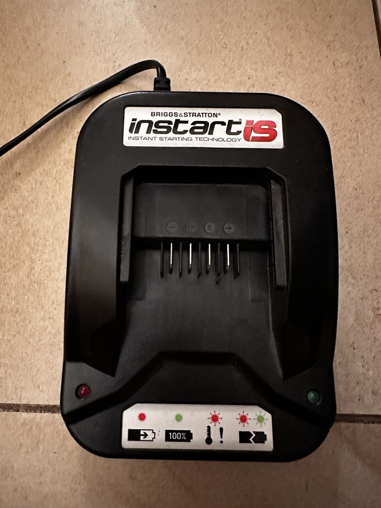 Ładowarka akumulatora Briggs & Stratton Instart 593562