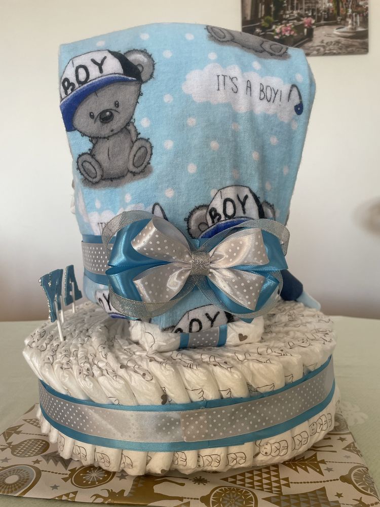 Duży Tort w kształcie wózka  z pieluch pampersow