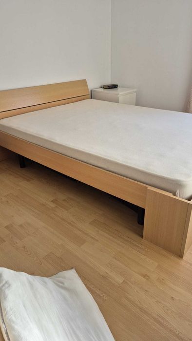Cama de casal usada