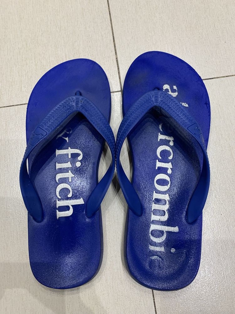 Niebieskie klapki Abercrombie and Fitch rozmiar 41