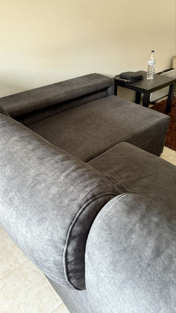 Sofá Chaise Longue Cinza com arrumação