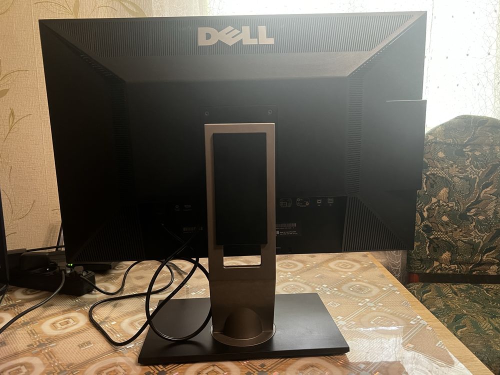 Монитор Dell 2709WB
