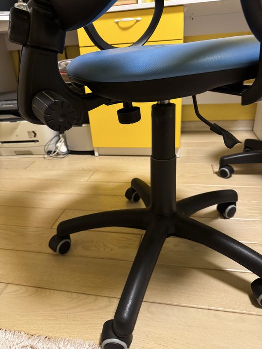 Компʼютерне крісло/для навчанна