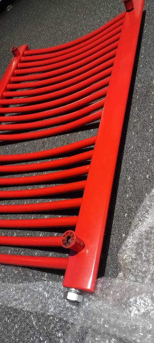 Grzejnik łazienkowy czerwony kaloryfer drabinka rozstaw 50