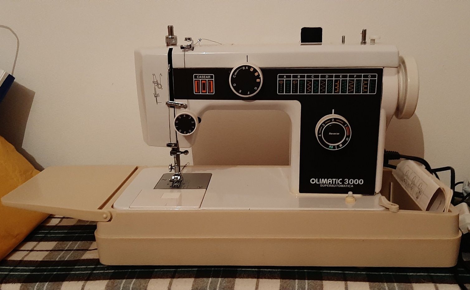 Máquina de costura Olimatic 3000