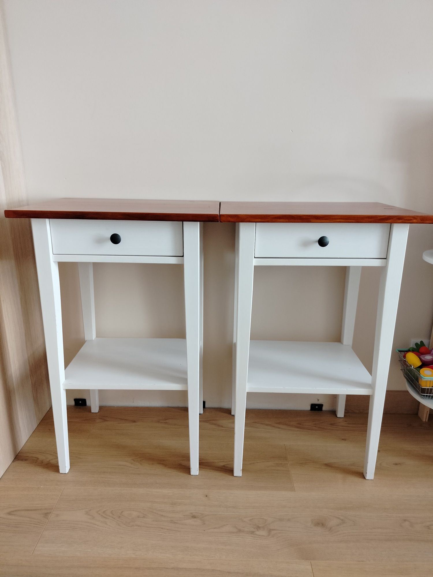szafka nocna Ikea Hemnes stolik nocny
