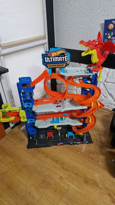 Hot Wheels City ultimate mega+3autka