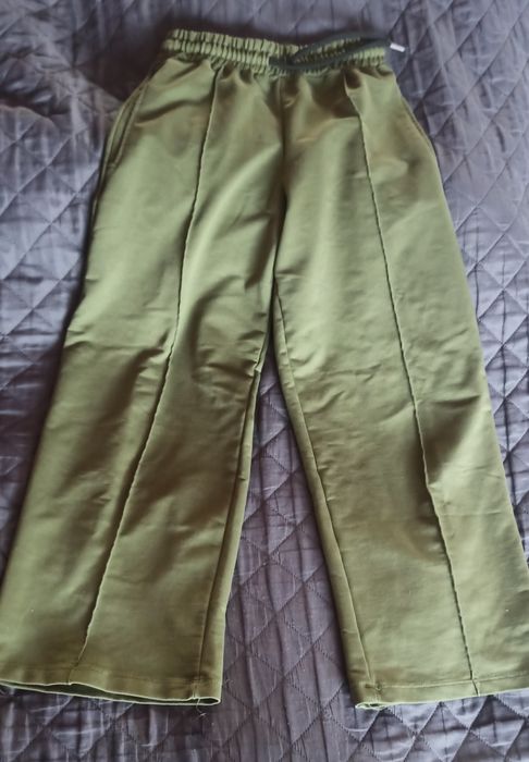 Szerokie modne spodnie, młodzieżowe kolor zielony, khaki