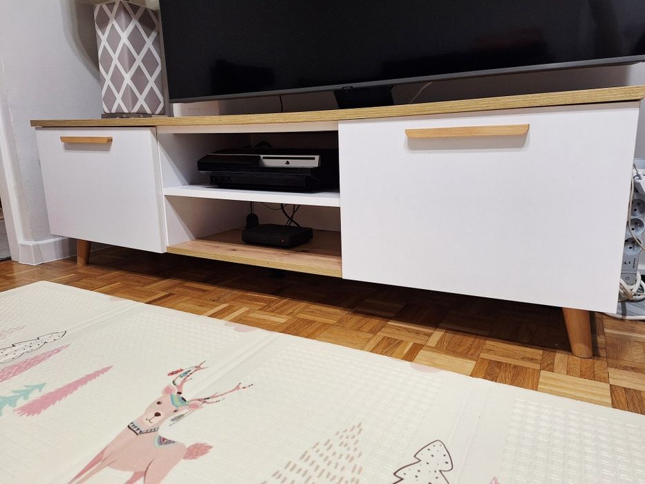Szafka RTV pod tv