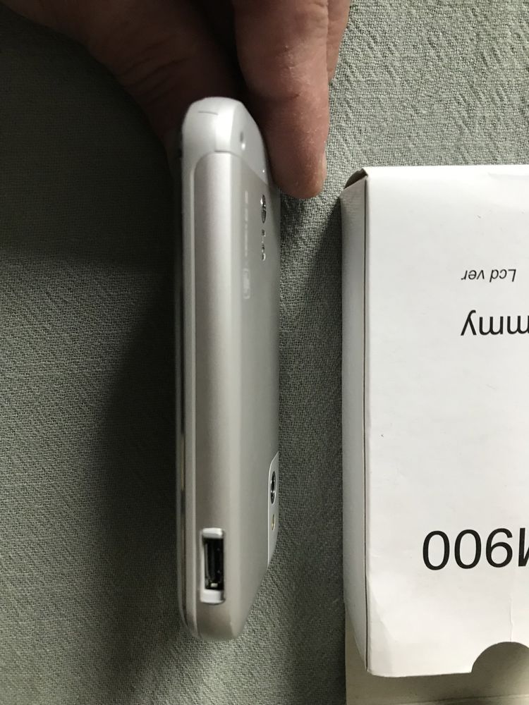 Telefon komórkowy smartfon LG KM900