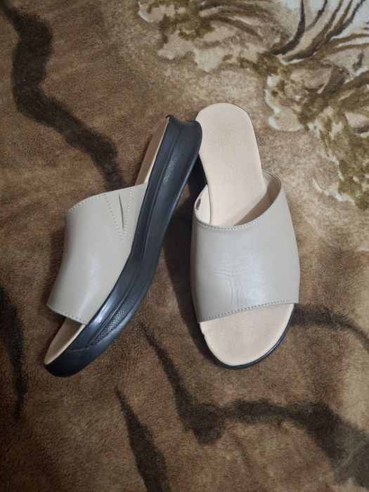 Продам класні шкіряні жіночі шльопанці