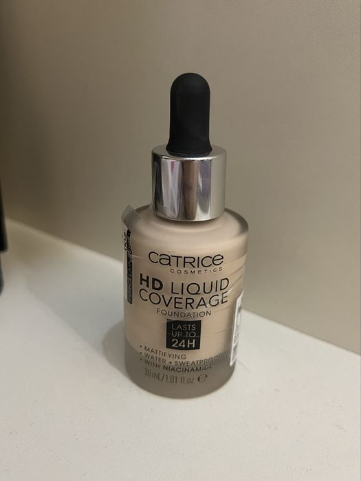 Тональний крем Catrice