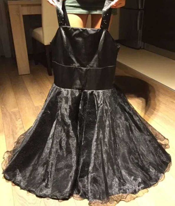 Czarna elegancka tiulowa sukienka