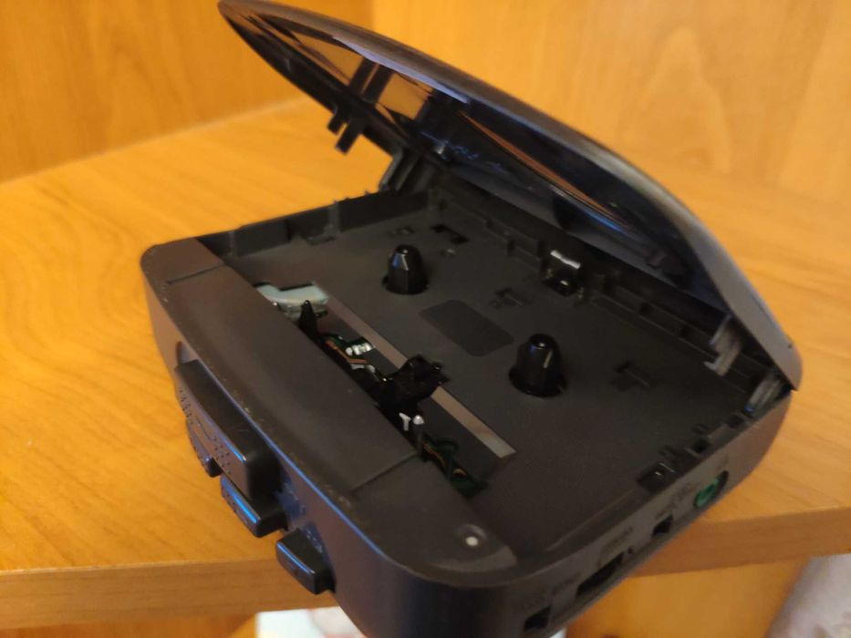 Продам кассетные плееры  CROWN SZ-33 и Sony Walkman WM-EX150