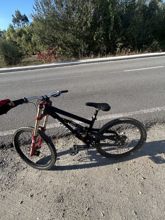 Bicicleta downhill scott